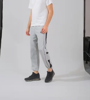 WhatsApp-Image-2025-11-19-at-14.39.58 Pantalon de jogging streetwear – Gris clair à bandes noires