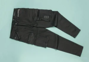 WhatsApp-Image-2025-11-19-at-14.45.06 Pantalon cargo noir – Style streetwear fonctionnel